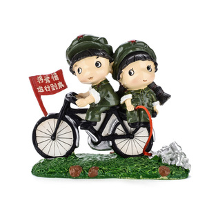 向幸福出发 单车红军爱情娃娃 树脂工艺摆件 礼品 代发