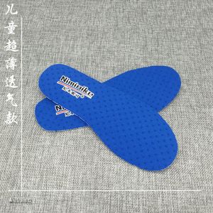 adidas男士运动鞋夏季图片