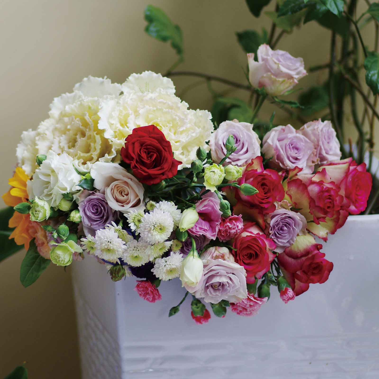 鲜花包月一周一花云南直批基地直发婚庆玫瑰花束家用插花福袋花材