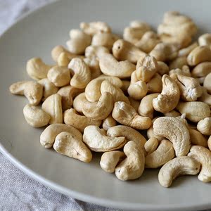 越南腰果生果仁w320进口特产生熟坚果仁原味无盐休闲零食散装500g
