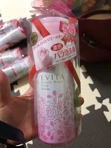 品牌名称: 嘉娜宝玫瑰花泡沫洗面奶