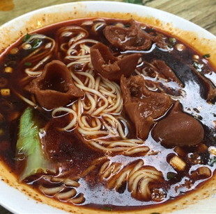舌尖上的中国 重庆小面前5 胖妹面庄麻辣肥肠面水面 ...
