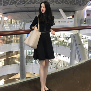 复古赫本小黑裙2017秋装新款女小心机刺绣收腰连衣裙显瘦蓬蓬裙夏杨桃