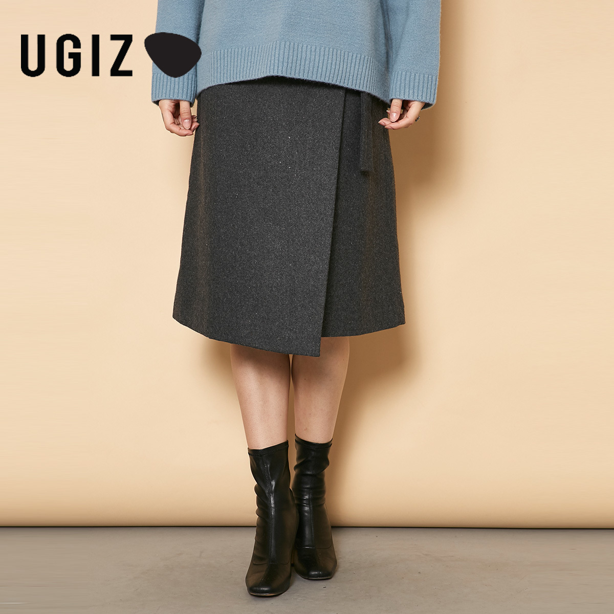 UGIZ2018年冬季新品女装羊毛简约气质A字半身裙女UDKB500-9