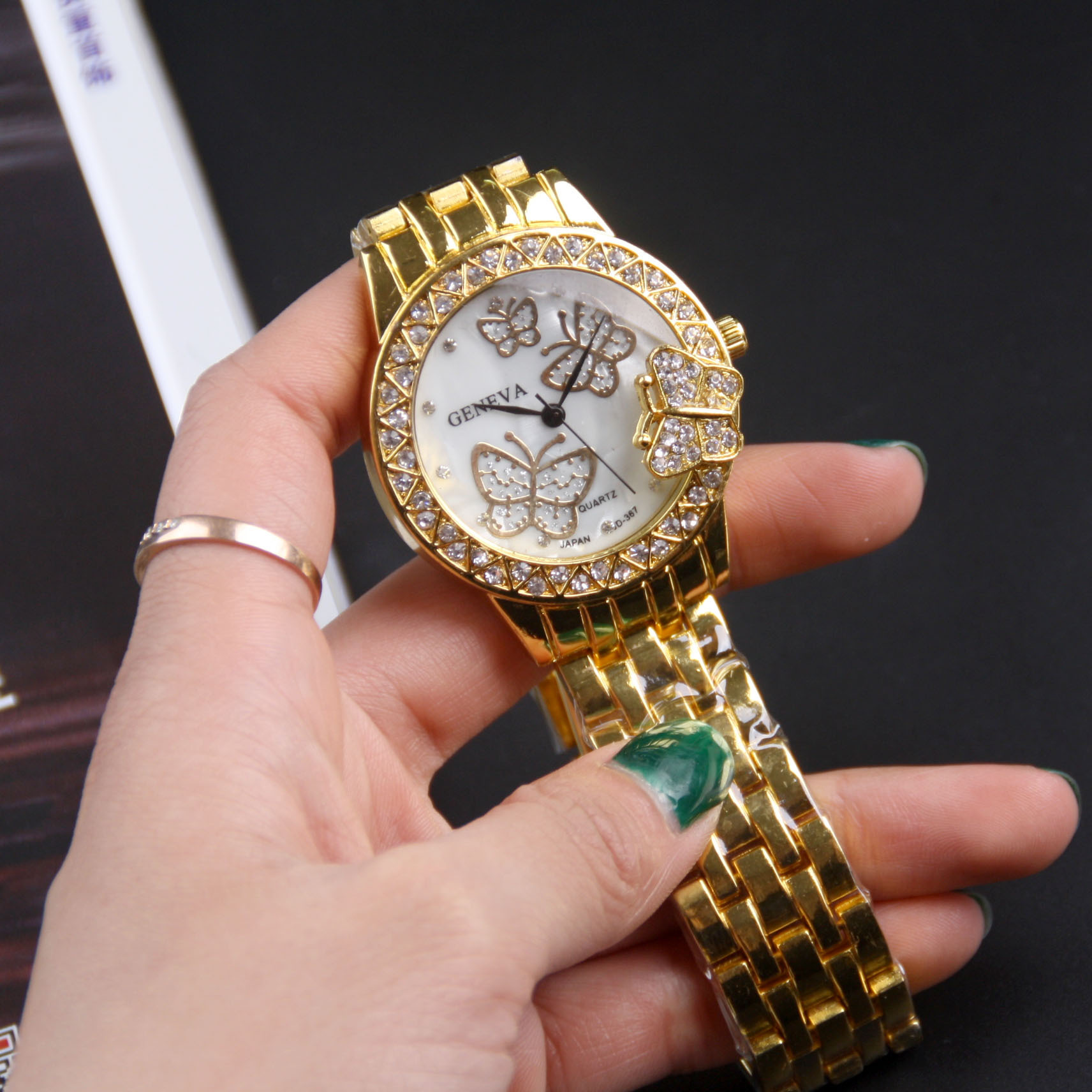 蝴蝶镶钻钢带手表欧美潮流时尚手表女款时装手表 Golden Watch