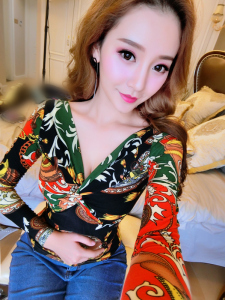 Miss Aries春夏新款女装长袖t恤 V领低胸露背修身花色上衣打底衫