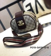炫动女ch2020韩le女包多隔层大牌风时尚宽肩带单肩斜挎包(小)包