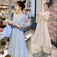 孕妇雪ct连衣裙可哺sm20夏季新式V领(小)菊花薄式长裙辣妈裙子女
