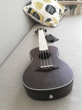 女生桃gz心木乌克丽qq里里23寸初学者成的白色(小)吉他黑色指板