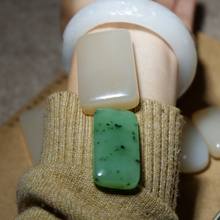【佳的jx天然和田玉ua事藕粉碧玉苹果绿(小)面包牌吊坠玉坠玉牌
