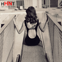 HHNpt复古泳装女ts0新品前保守后惊艳大露背性感连体泳衣遮肚显瘦
