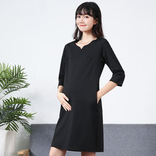孕妇职qx工作服20ws季新式潮妈时尚V领上班纯棉长袖黑色连衣裙