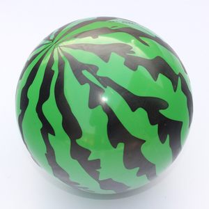 宝宝玩的大皮球图片