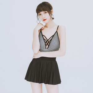 少女三角泳衣图片