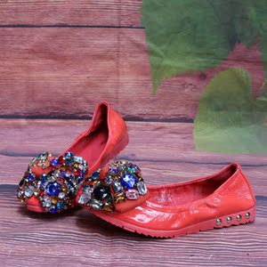 漆皮水钻平底鞋图片