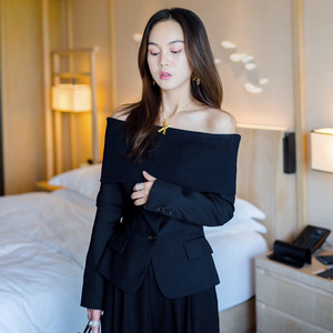 2018秋季新款西服一字领露锁骨针织拼接黑色露肩单排扣小西装上衣