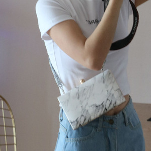 【精选】2018春夏新款大理石纹包包女简约小方包斜挎手拿 span class=