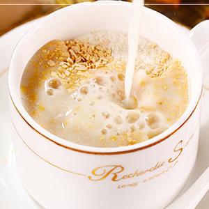 谷物牛奶冲泡图片