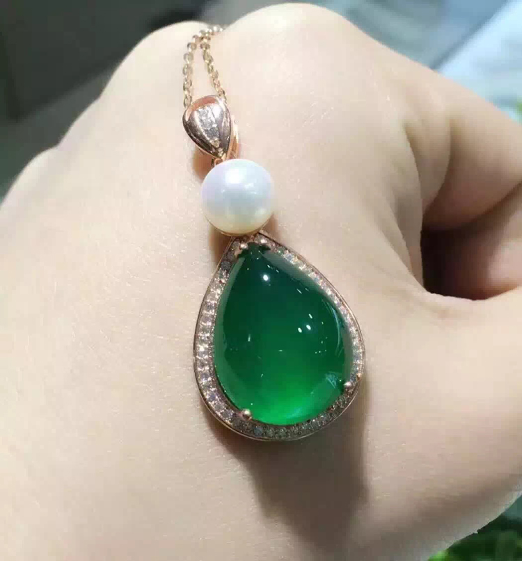 伟德国际玉髓跟翡翠的区别