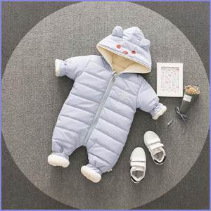 女宝宝出生新生婴儿连体衣服带脚连脚纯棉初生