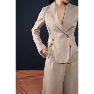 通勤金属扣质感点缀气质一粒扣修身西装外套西服女 ￥378 已售3件