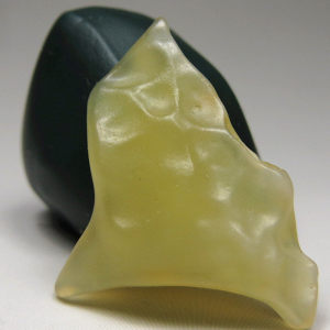 美玉工房新品新疆哈密蛋白石原石地表鸡油黄蛋白石玉化原石小吊坠