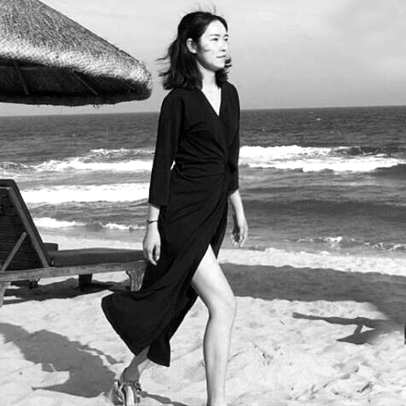 V STUDIO Sen the store of the small V cheerless breeze the deep V strap accept a long style of one-piece dress of waist to show thin black long skirt spring - intl
