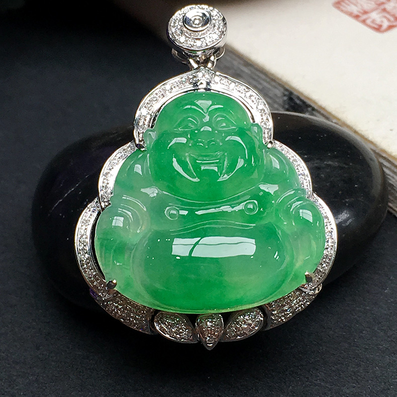 伟德国际翡翠玉佛吊坠怎么看真假