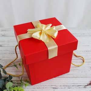 零食礼盒手提式礼品包装盒正方形包装盒牛皮纸盒子大号礼盒礼品盒