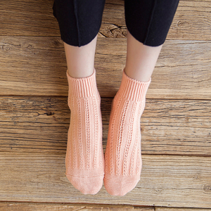韩版 span class=h>袜子 /span>女中筒纯色麻花条纹女士粗线针织袜