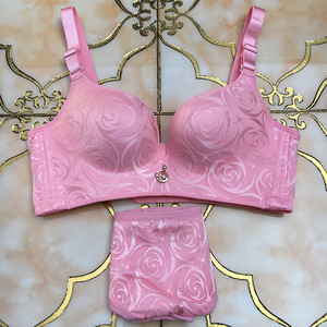 红色内衣女刺绣图片