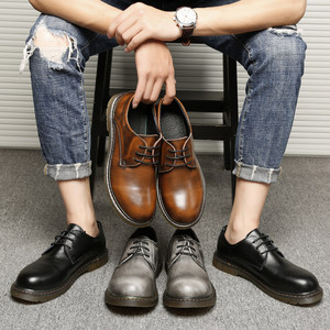 英伦圆头小皮鞋男青年图片