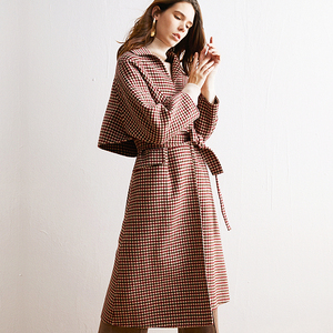 英伦风红格子大衣图片