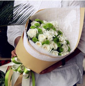 长沙同城预订款同事闺蜜生日速递配送白玫瑰小雏菊清新混搭花束