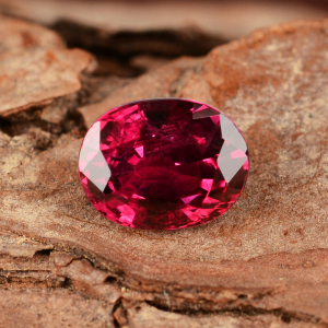 红宝石裸石图片