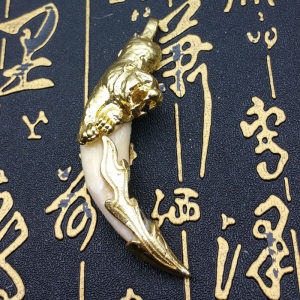 class=h>金属 /span>镶狼狗牙吊坠流行男款高档大气老虎镶真牙吊坠