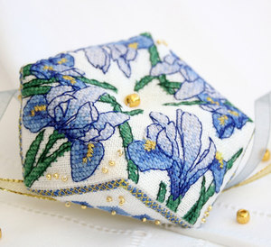 十字绣针插包子图片