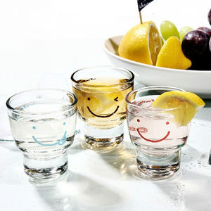 韩国正品 可爱笑脸表情无铅玻璃酒杯/酒盅 烧酒杯  span class=h>白酒