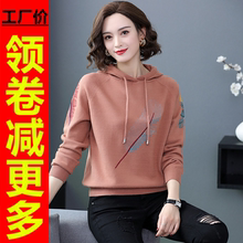 四十岁wp士卫衣薄式et2020年新式中年五十洋气减龄阔太太百搭