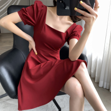 果哥定zg红色连衣裙wq20年新式夏装泡泡袖修身收腰显瘦方领短裙